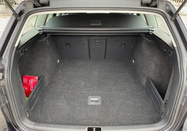 Volkswagen Passat cena 33900 przebieg: 240000, rok produkcji 2011 z Tykocin małe 79